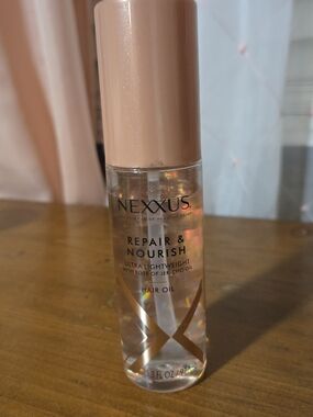 Nexxus Repair & Nourish Ultra Lightweight Hair Oil — Clear